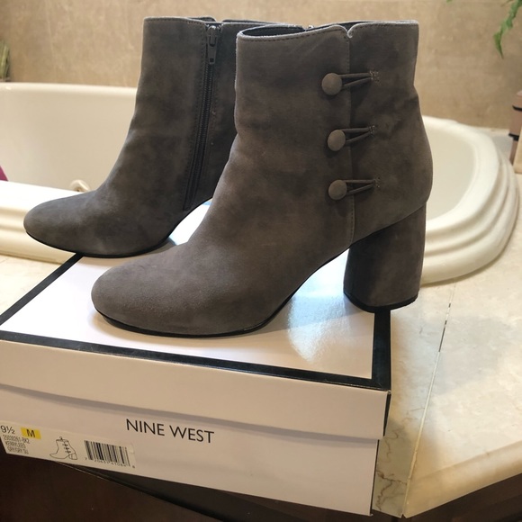 Gray suede Nine West booties size 9 1/2 - Picture 3 of 6